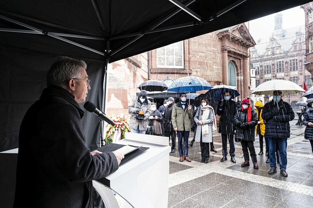 Gedenkveranstaltung_Holocaust_Paulsplatz_Oberbuergermeisterl_Peter_Feldmann_copyright_Stadt_Frankfurt_am_Main_Salome_Roessler.JPG