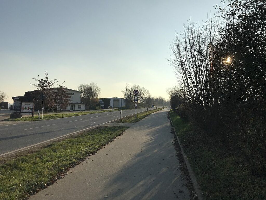 Radweg nach von Nieder-Erlenbach nach Harheim_Copyright_Stadt_Frankfurt.jpg