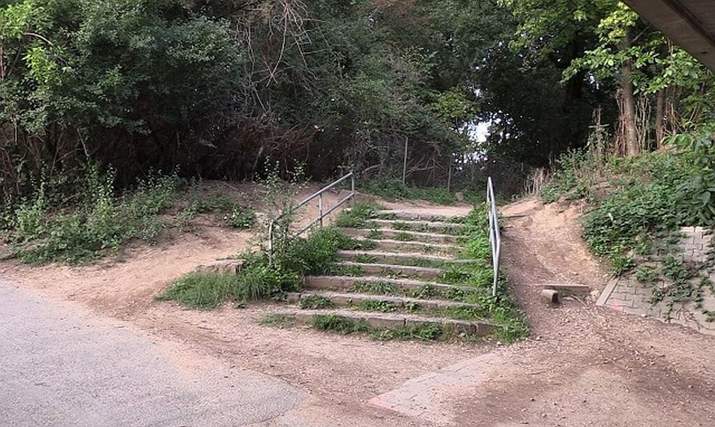 Vorher_Treppe_Hausener_Wehr_Copyright_Stadt_Frankfur_am_Main.jpg