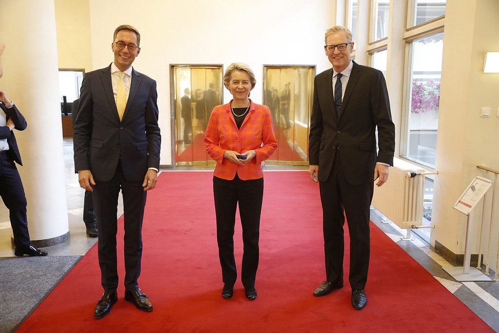 Andreas_Scholz_Ursula_von_der_Leyen_und_Markus_Frank_Copyright_Stadt_Frankfurt_Foto_Maik_Reuss.JPG